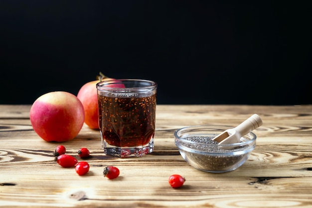 Mermelada casera de manzanas y bayas de rosa mosqueta con semillas de chía