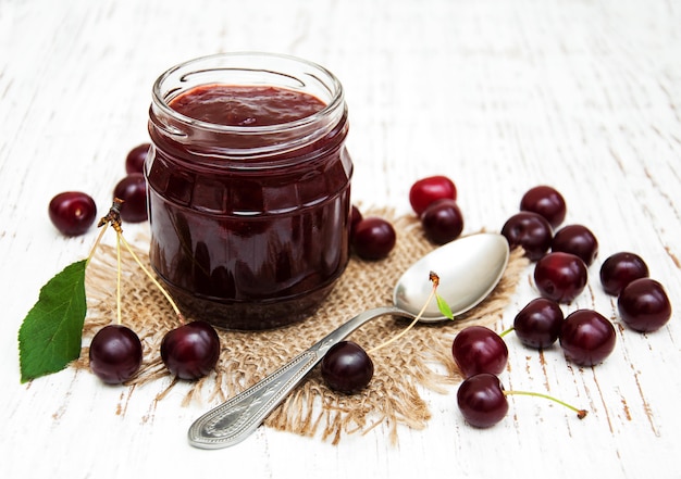 Mermelada De Cereza Con Bayas Frescas