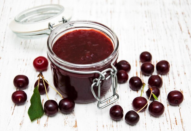 Mermelada De Cereza Con Bayas Frescas