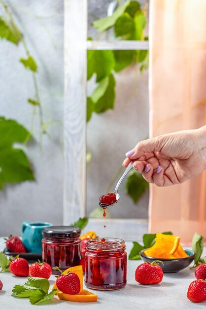 Mermelada de fresa casera con naranja