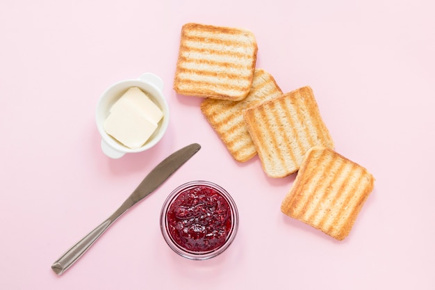 Foto mermelada y mantequilla para tostadas