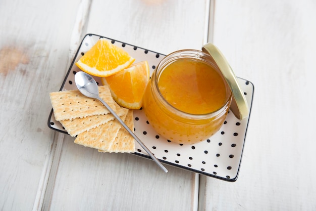 Mermelada de naranja mermelada de cítricos hecha en casa a base de frutas y azúcar