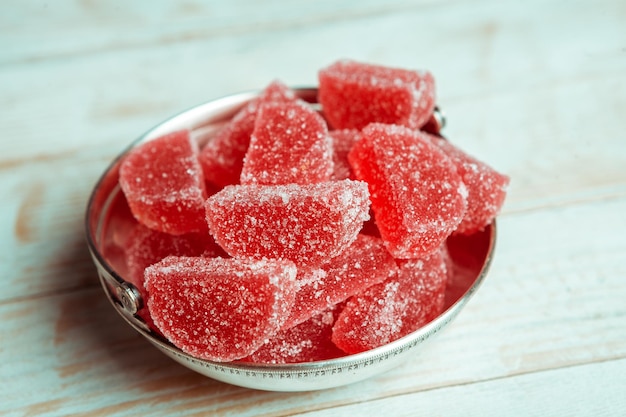 Mermelada de postre en forma de rodajas de limón y naranja