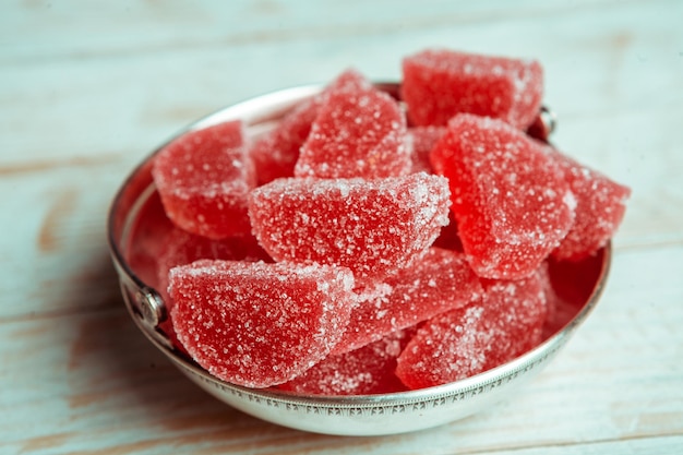 Mermelada de postre en forma de rodajas de limón y naranja