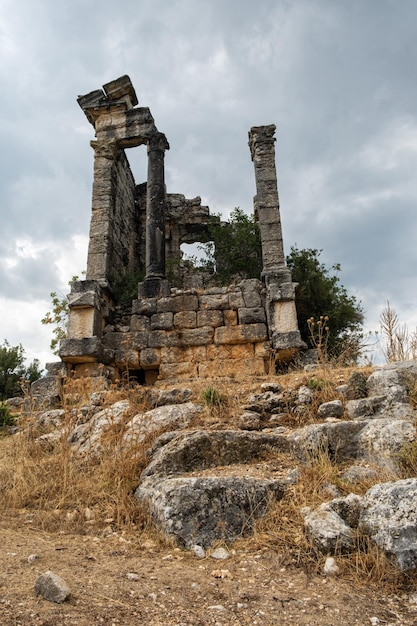 Mersin Turquía 10 de agosto de 2021 Ruinas de la antigua ciudad de Uzundzhaburch en la provincia de Mersin