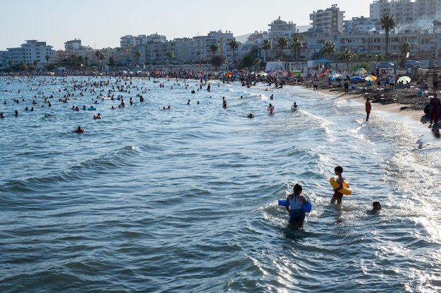 Mersin Turquia 17 de agosto de 2021 Costa mediterrânea lotada durante a alta temporada