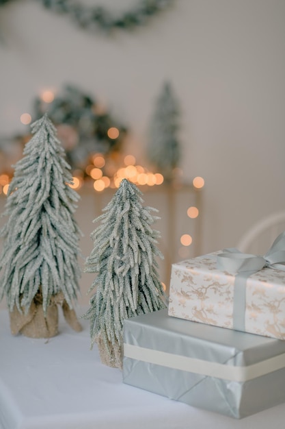 mesa de Año Nuevo decorada en colores turquesa claro