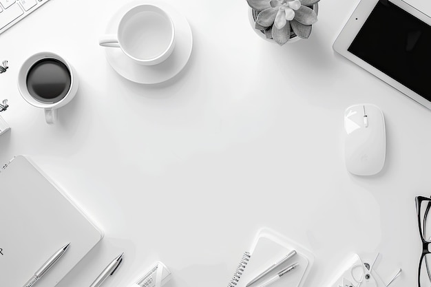 una mesa blanca con una mesa blanca y una taza de café blanca y un teléfono en ella