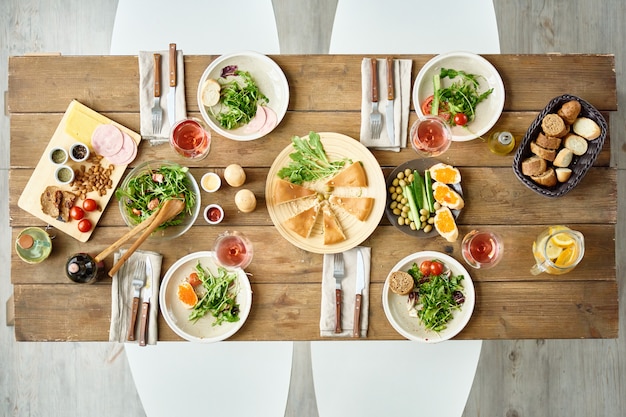 Mesa de cena en el café