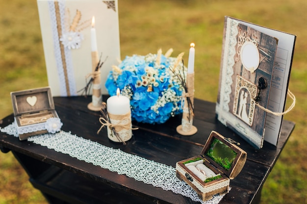 Foto una mesa para una ceremonia de boda en montenegro