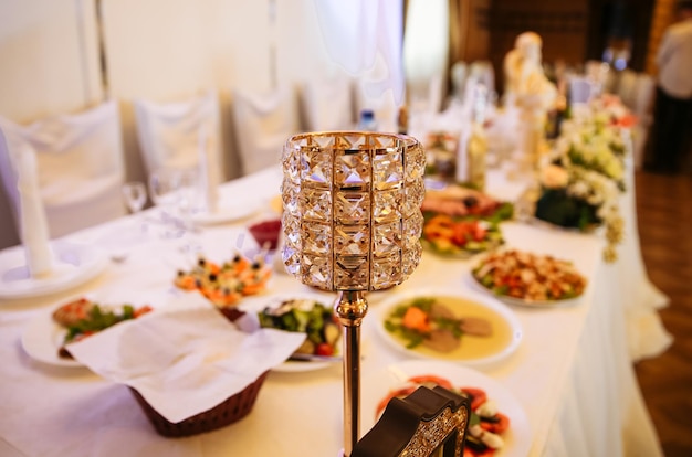 Mesa de ceremonia de boda en el restaurante.