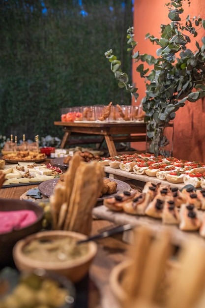 Mesa com canapés