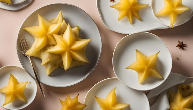 Foto una mesa con cuencos de comida incluyendo estrellas en forma de estrella y una estrella en forma de estrela