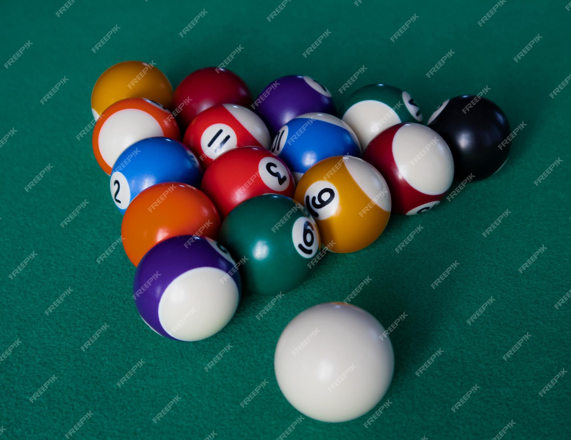 Mesa de bilhar com uma seleção de bolas jogo snooker bilhar