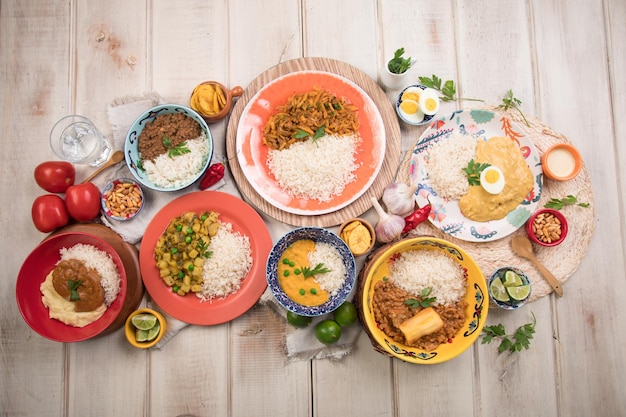 Mesa de bufê de comida tradicional peruana