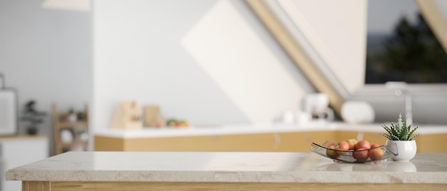 Mesa de cozinha de mármore moderna com decorações e espaço de cópia sobre cozinha brilhante mínima turva