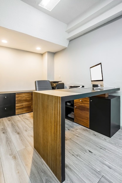 Mesa de design moderno para negócios de escritório e espaços criativos Mesa de madeira na cor preta com gavetas de armazenamento