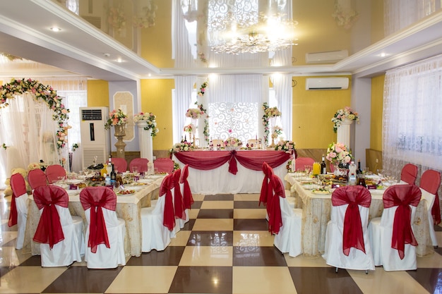 Mesa de feriado festivo, gala, celebração, mesa de festividade posta para um jantar de casamento