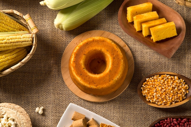 Mesa de festa brasileira junina