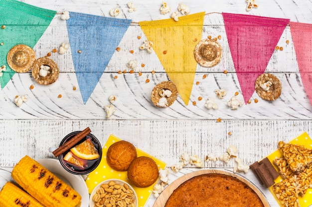 Foto mesa de festa junina brasileira