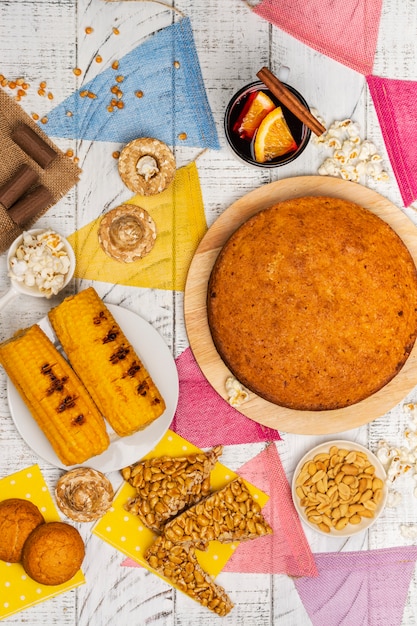 Mesa de festa junina brasileira