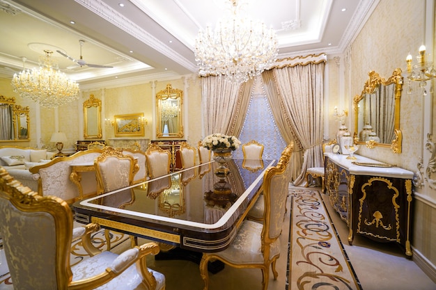 Mesa de jantar de luxo Foto Premium