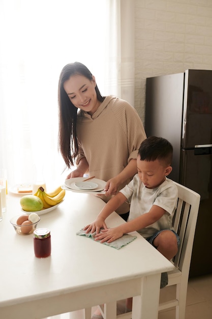 Mesa de limpeza mãe e filho