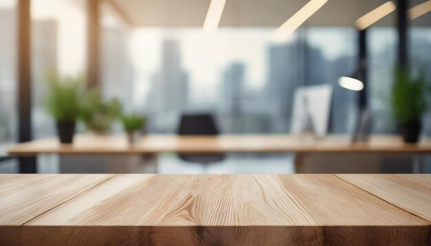 Mesa de madeira com fundo de escritório desfocado ideal para apresentações de produtos