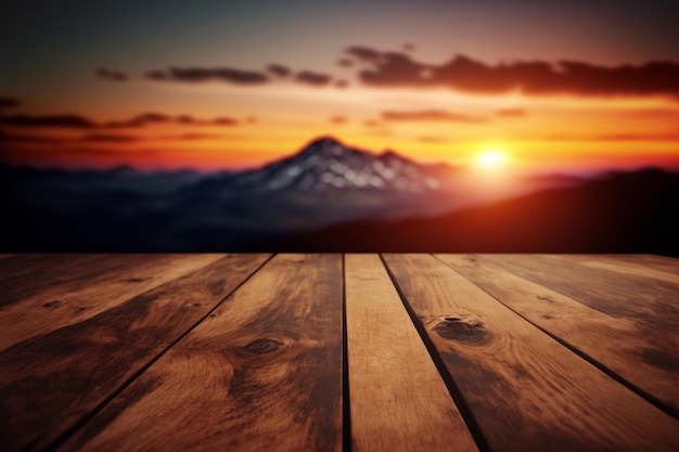 Mesa de madeira e borrão de beleza, céu pôr do sol e montanhas como pano de fundo