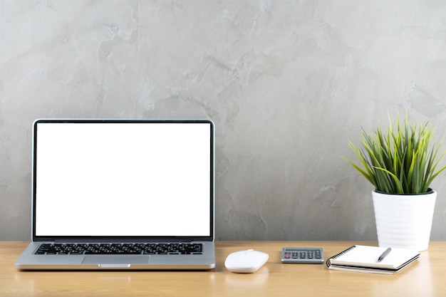 Foto mesa de madeira para escritório em casa com laptop