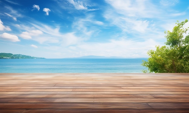 Foto mesa de madeira sobre a praia de verão e o céu azul
