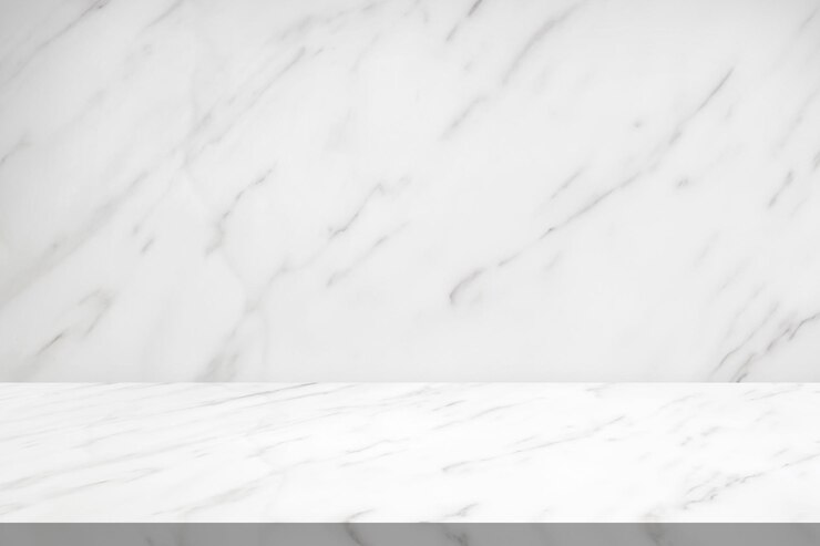 Foto mesa de mármore branco com fundo de textura natural da parede para modelo de exibição de produtos