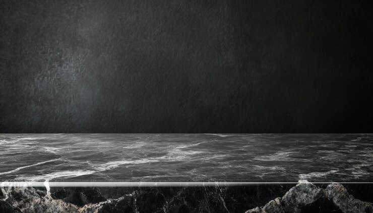 Foto mesa de mármore preto com fundo escuro