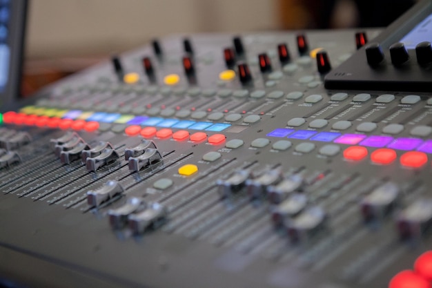 Mesa de mixagem de estúdio de gravação de som Painel de controle do mixer de música