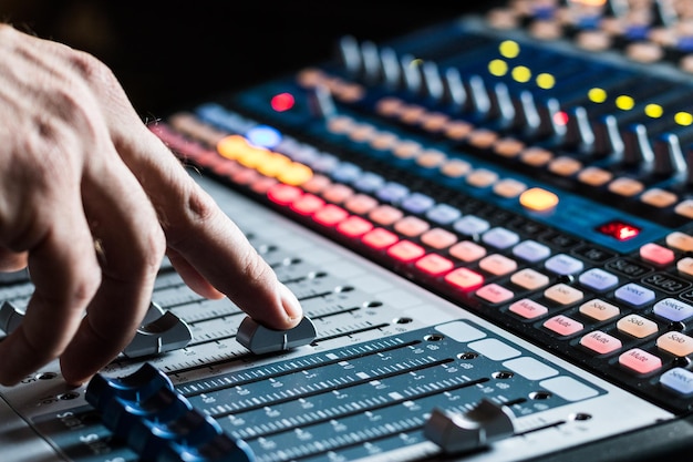 Mesa de mixer de estúdio de gravação de som produção musical profissional