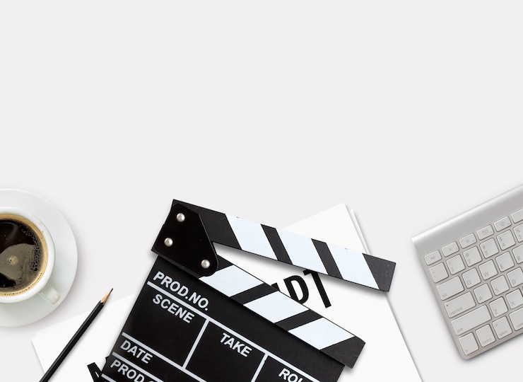 Foto mesa do diretor de cinema. tiro de vista superior