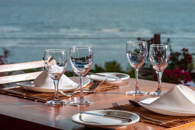 Mesa do restaurante do hotel, arraial d'ajuda é um distrito do município brasileiro de porto seguro, no litoral do estado da bahia.