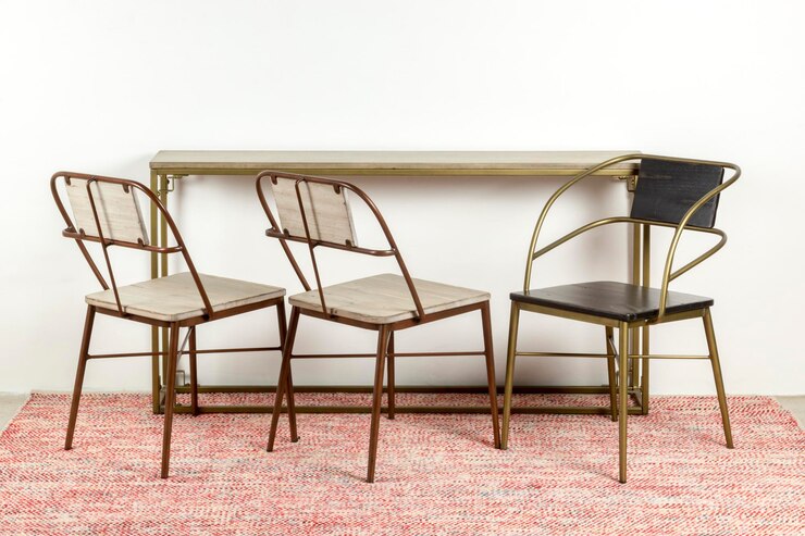 Foto mesa e cadeiras contra fundo branco