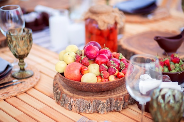 Mesa Ecológica con Objetos de Madera Natural