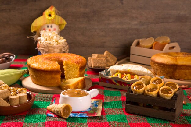 Mesa de festa junina brasileña