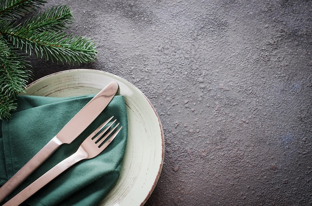 Mesa festiva de Navidad con espacio de copia.