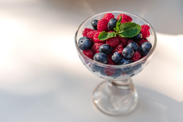 Mesa de frutas para bodas. Frutas para las fiestas.