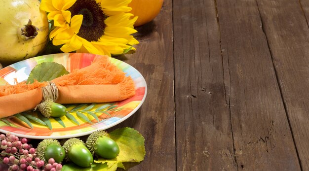 mesa con girasol y nueces