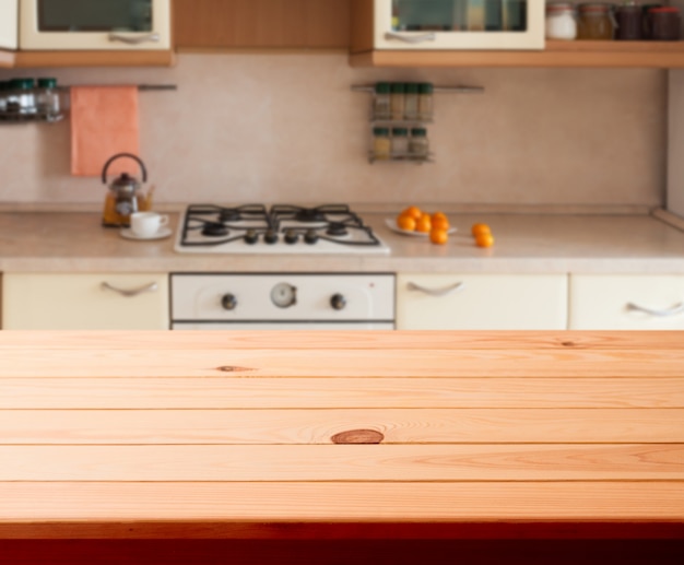 Mesa interior de cocina de madera