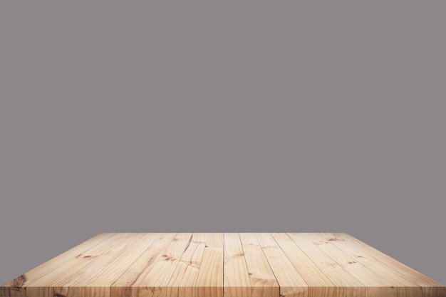 Mesa de madera contra el cielo despejado
