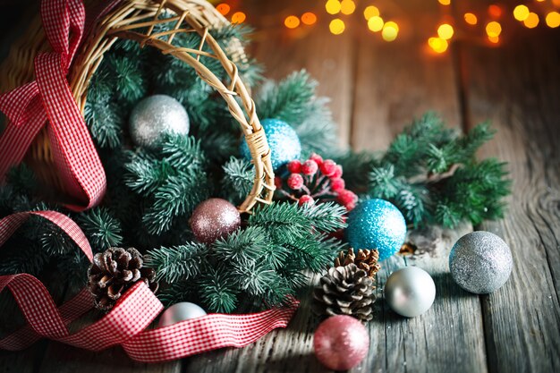 Mesa de madera decorada con regalos de Navidad Horizontal