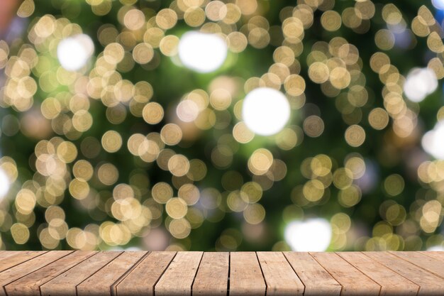 Mesa de madera en el fondo borroso de Navidad, bokeh