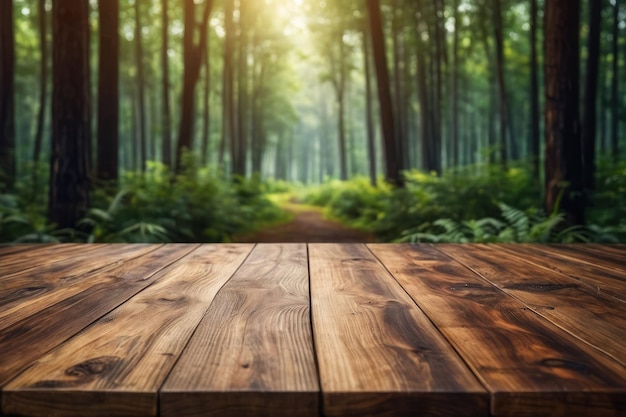 Mesa de madera con fondo de bosque