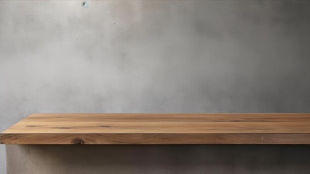 Una mesa de madera con un fondo gris.