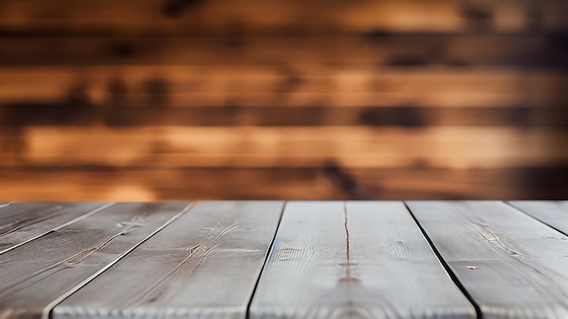 Una mesa de madera con un fondo de madera borroso